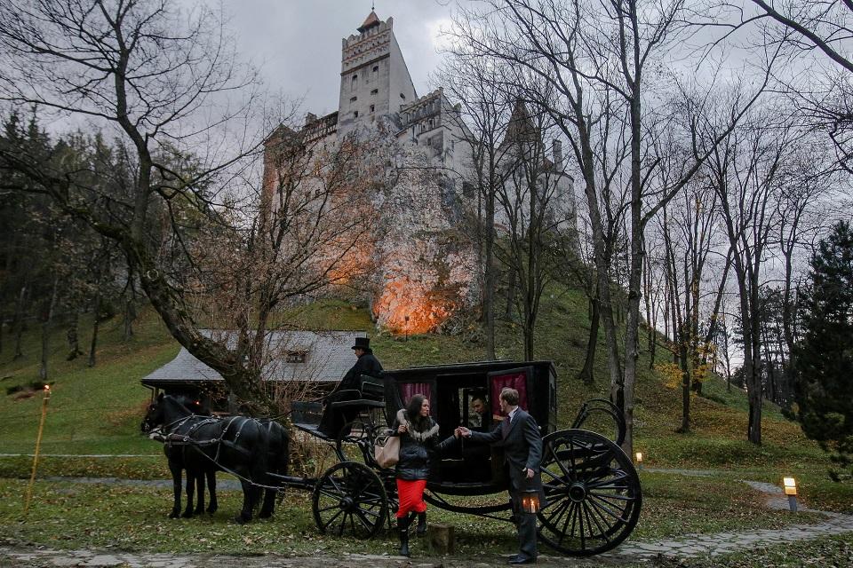 Draculas Castle In Transylvania Photos Gma News Online