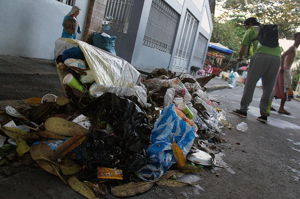 950 tons of trash collected from four Metro Manila cemeteries, says ...