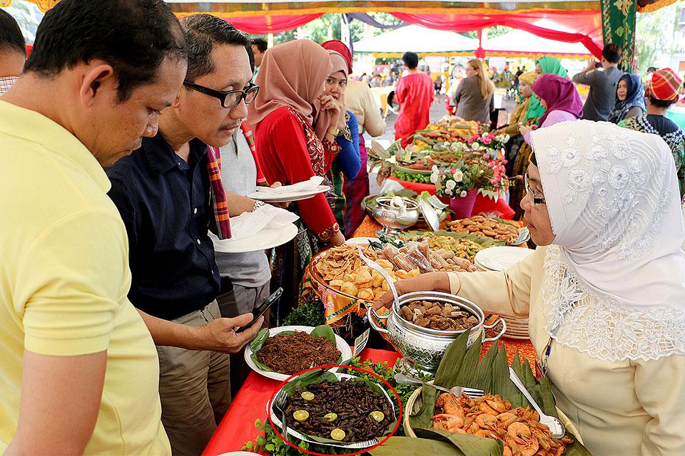 ARMM holds Maguindanao food festival | Photos | GMA News Online