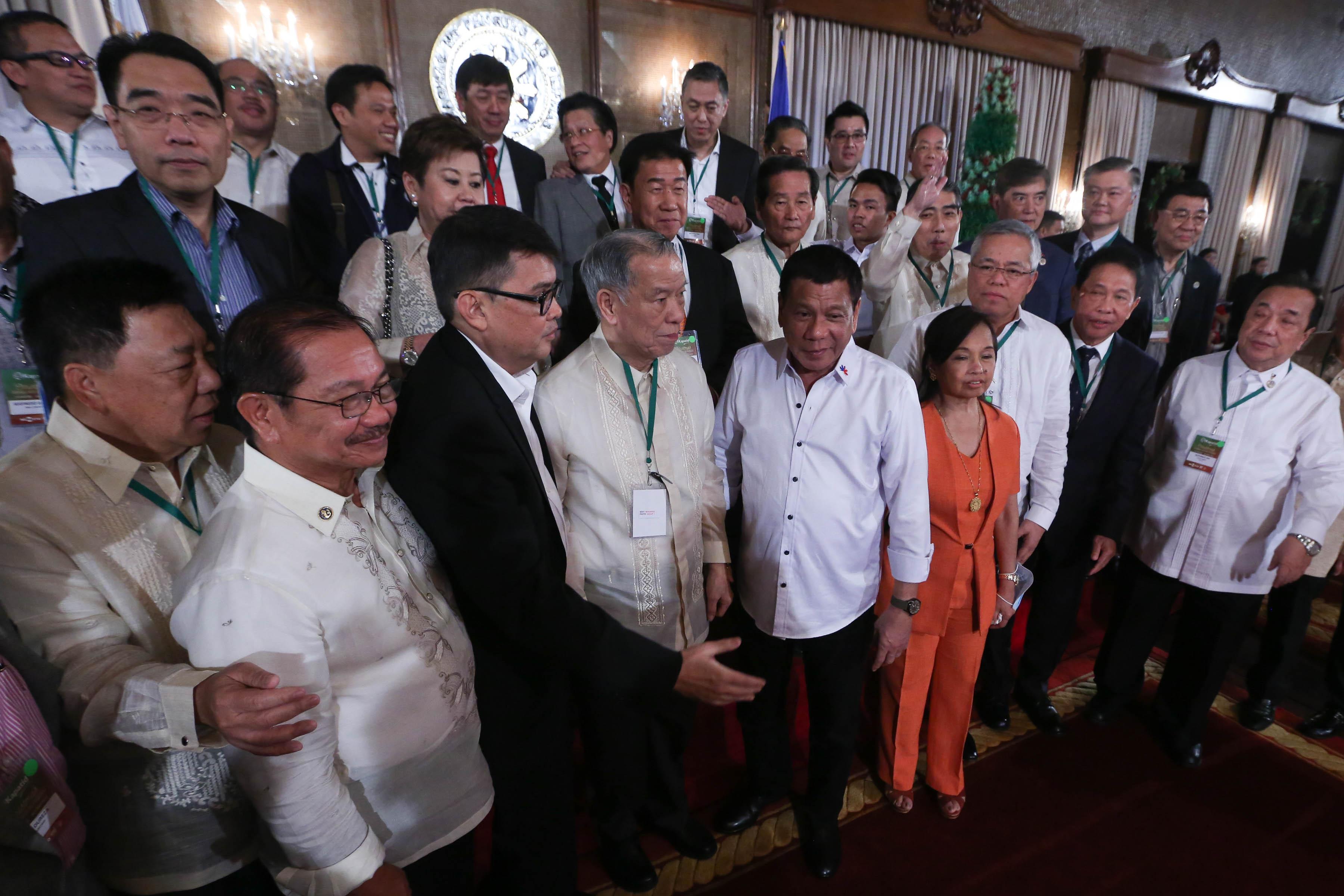 Business leaders play Santa to Sulu in forum with Duterte | GMA News Online