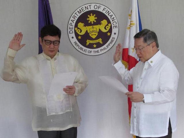 Dominguez swears in new BOC deputy commissioner from Davao | GMA News ...