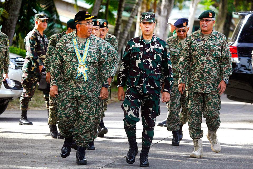 Malaysian defense offical visits AFP camp in Maguindanao  Photos  GMA