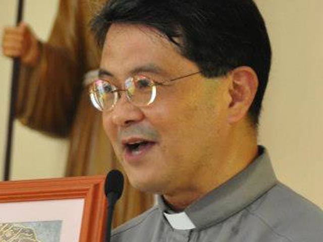 Papal award papal lay award Balanga bishop Ruperto Santos