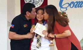 Duterte shows up at youngest daughter's ‘moving up’ rites | GMA News Online