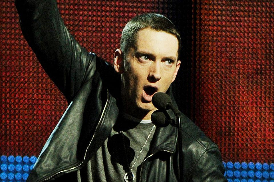 Eminem standing. Эминем 2017. Эминем Грэмми. Эминем Грэмми 2003. Eminem Drake.