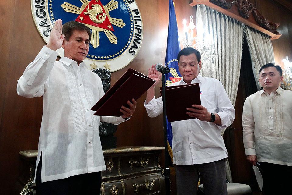 Duterte appoints Cimatu as new DENR chief | Photos | GMA News Online