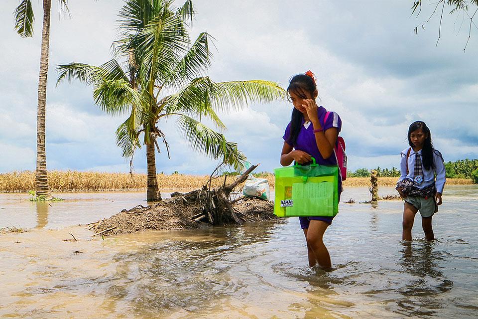 Heavy Rains Cause Flooding In Visayas, Mindanao; 8 Rescued In Romblon ...