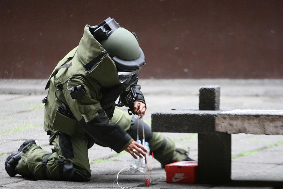 MPD Conducts Bomb Disposal Drill | Photos | GMA News Online