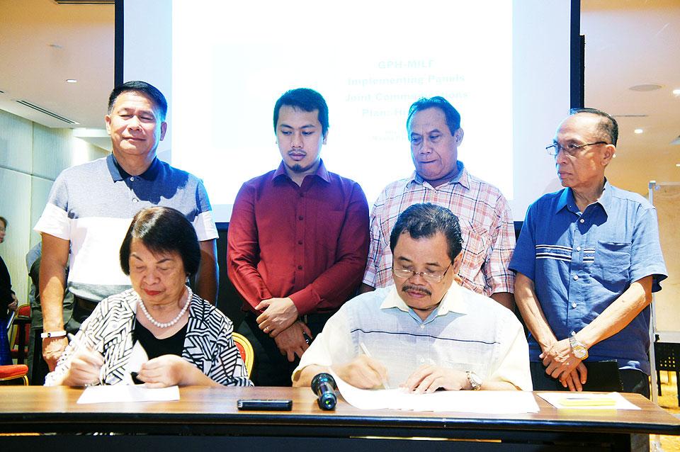 GPH, MILF sign joint communication plan | GMA News Online