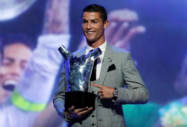 Ronaldo wins UEFA Player of the Year award | GMA News Online