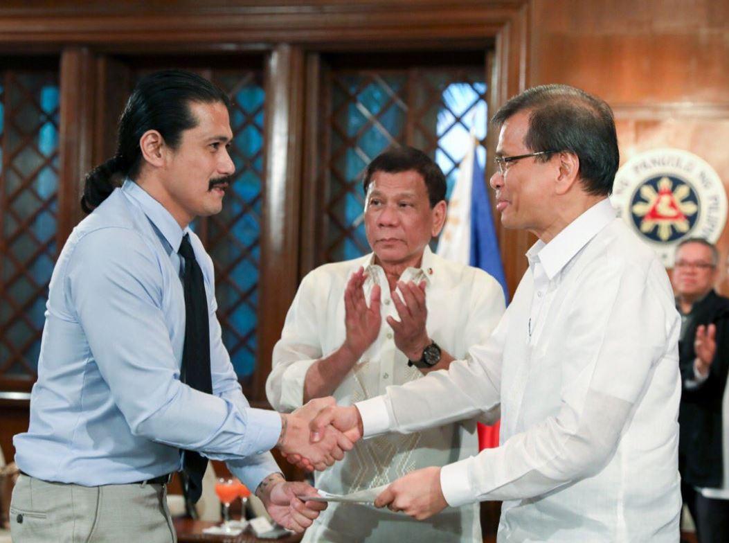 Robin Padilla donates P5M for Marawi kids | GMA News Online