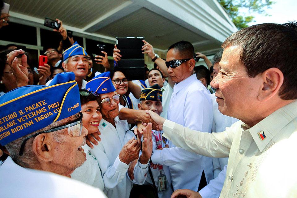 Duterte With Widows Of War Veterans, Military Retirees | Photos | GMA ...