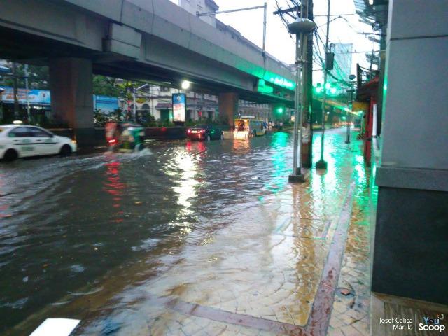 Heavy monsoon rains bring floods to NCR, nearby areas | GMA News Online