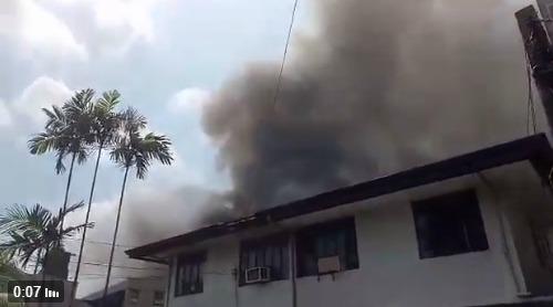 Fire hits residential area in Talayan Village, QC; one dead, 300 houses ...