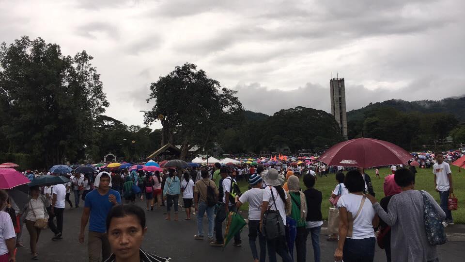 Crowds flock to UPLB hoping to get โpromised cashโ allegedly from ...
