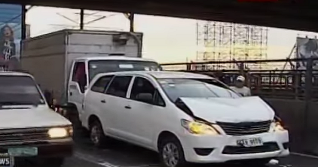 Delivery truck, 4 cars collide on Magallanes flyover | GMA News Online