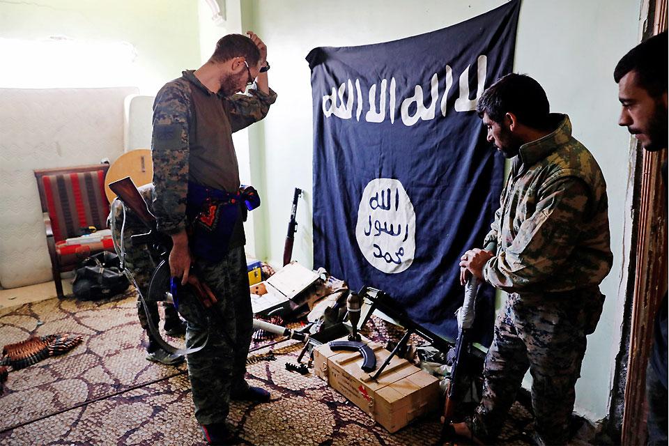 Islamic State Defeated In Its Syrian Capital Raqqa | GMA News Online