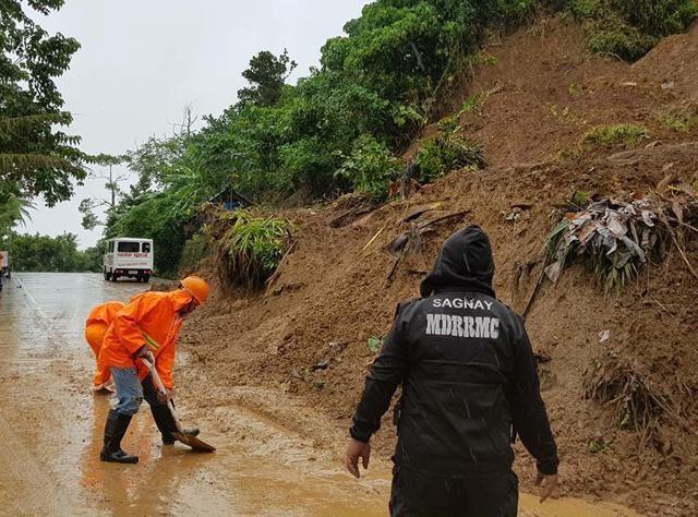 Downpour from TD Salome pounds Quezon; landslide hits CamSur | GMA News ...