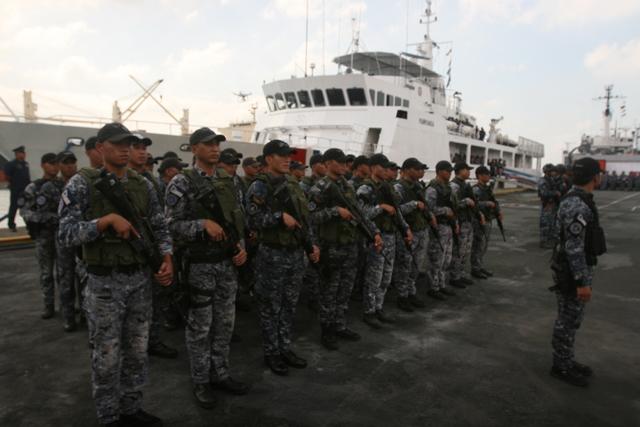 40 Coast Guard personnel promoted for Marawi service | GMA News Online