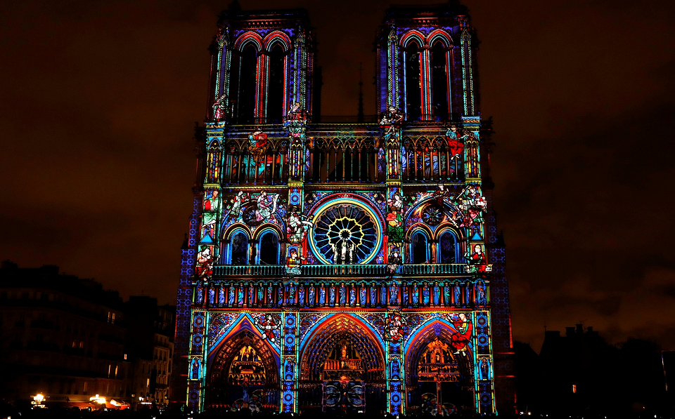 Paris’ Notre-Dame Cathedral illuminated for World War I remembrance ...