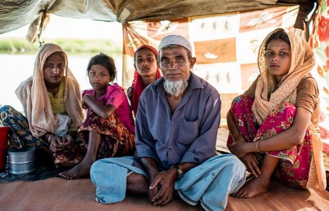 A Rohingya family waits at an embankment at the border crossing in Anjuman Para, Bangladesh. Atom Araullo