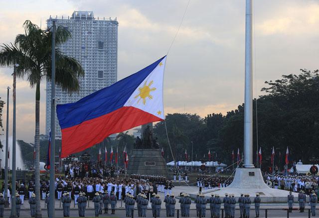 Senators mirror Rizal as hero, farmer and prisoner | GMA News Online