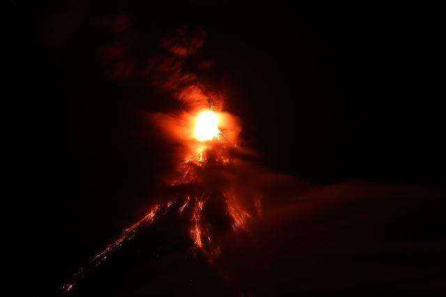 143 lava collapses in Mayon recorded since Tuesday morning —PHIVOLCS ...