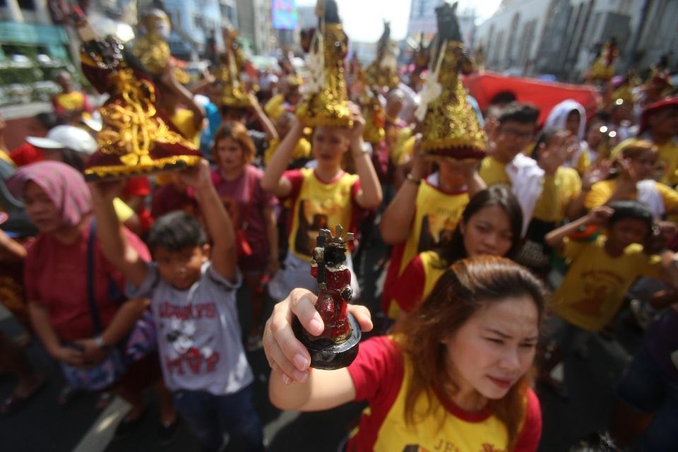 Procession of Black Nazarene replicas held ahead of Traslacion | GMA ...