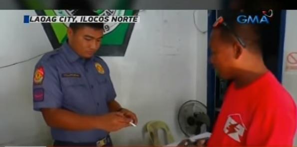 Honest tricycle driver in Laoag returns two cellphones | GMA News Online