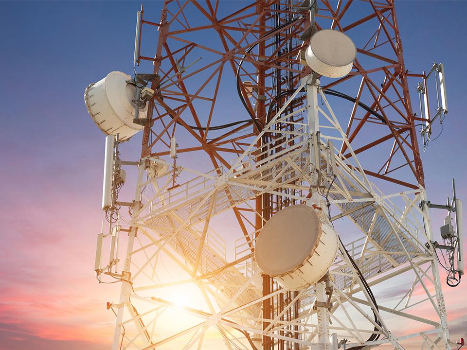 Perusahaan telekomunikasi memerintahkan untuk mempercepat perbaikan layanan di daerah yang akan terkena dampak Mawar