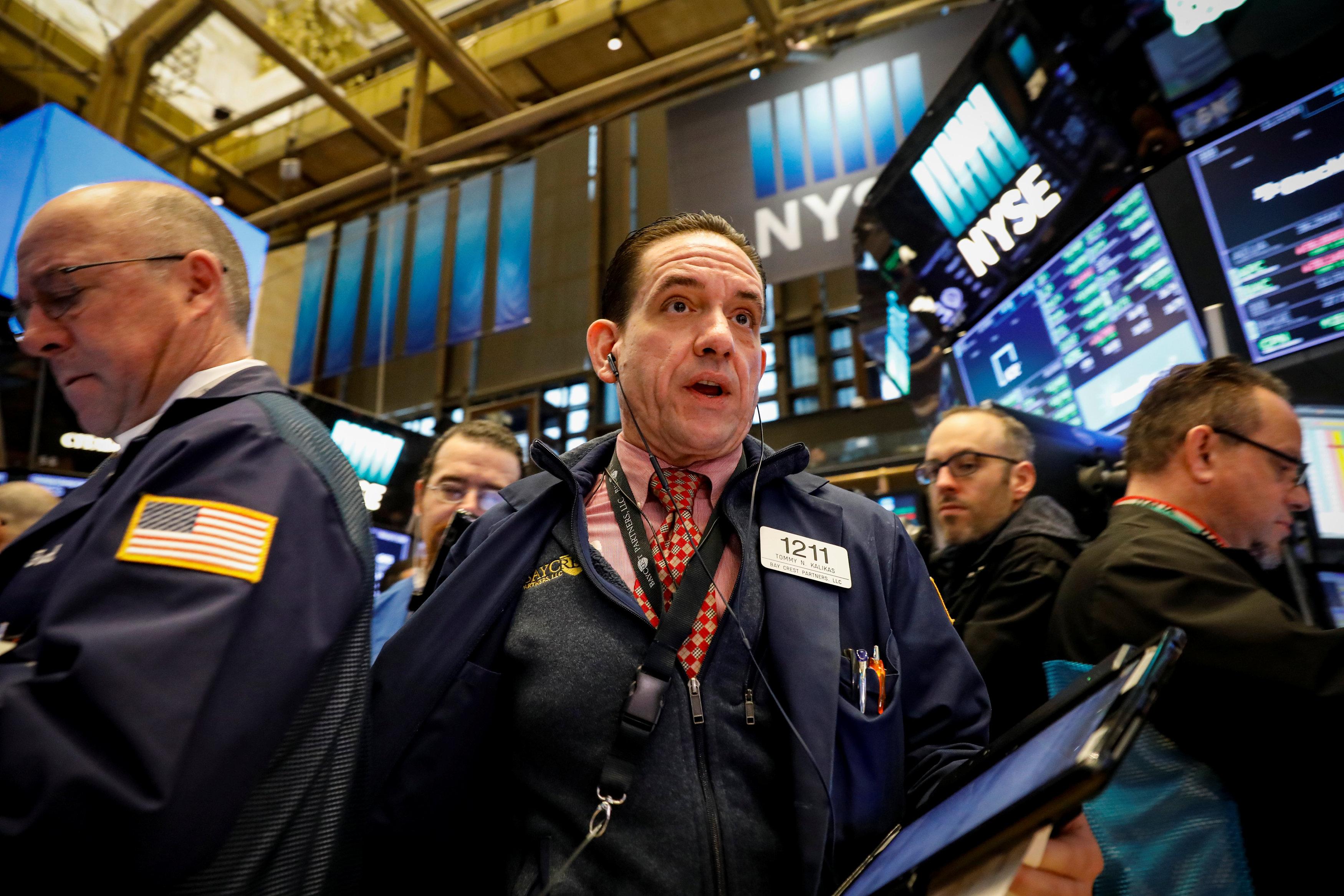 Apple leads Wall Street rally after choppy start on jobs report | GMA ...