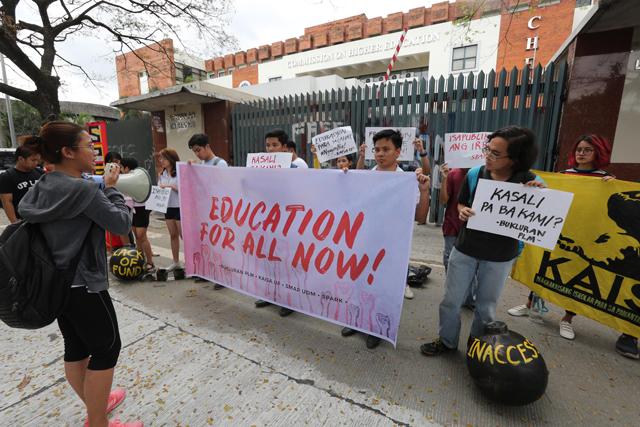 Students Press For Speedy Release Of IRR On Free Education Law | Photos ...