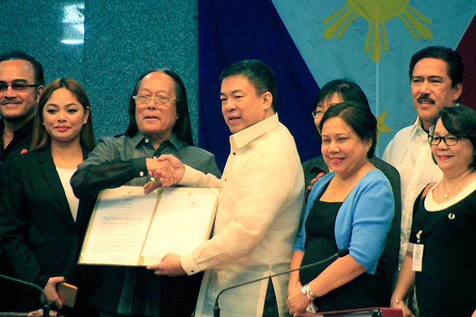 Senate honors Freddie Aguilar for outstanding contribution | Photos | GMA  News Online