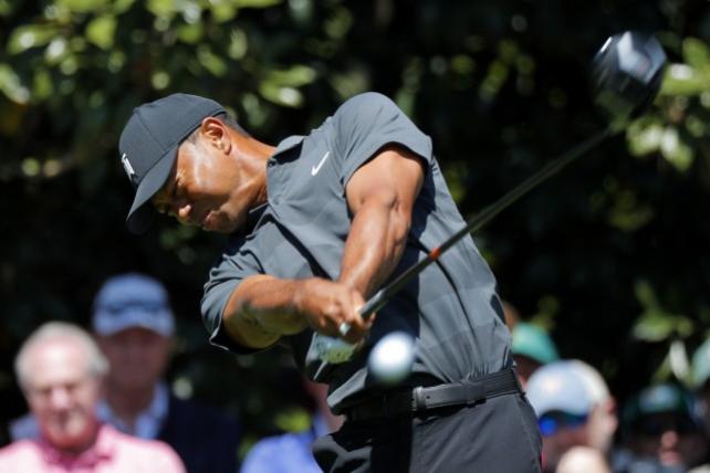 Tiger Woods grabs spotlight as Leishman takes lead | GMA News Online