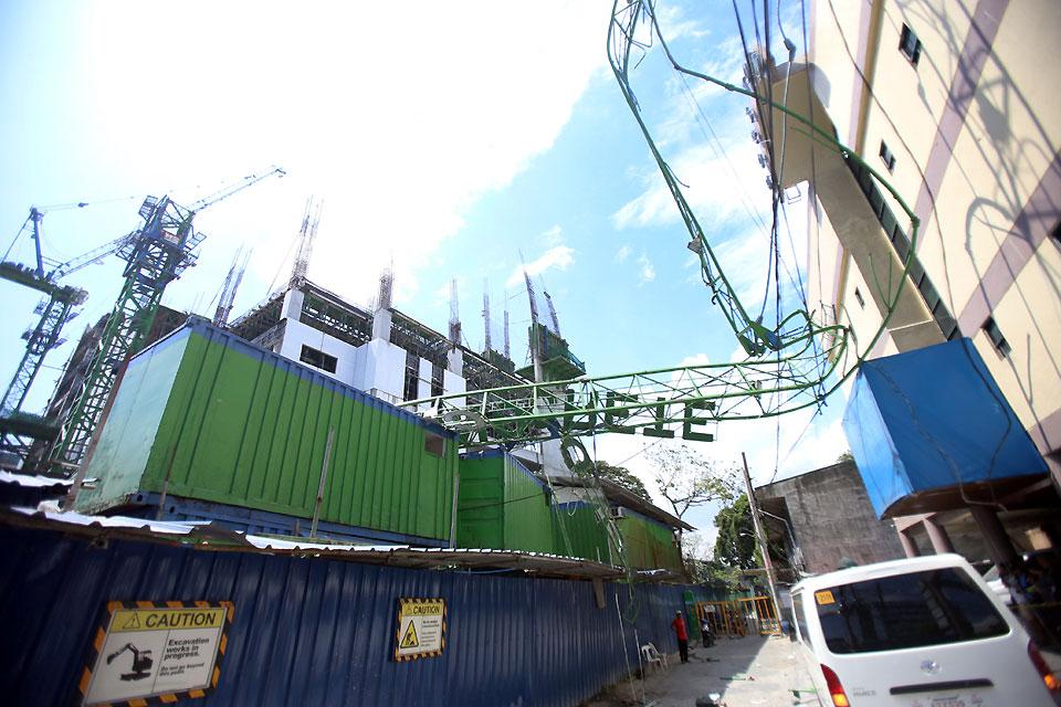 STI to provide assistance to victims of Pasay crane accident | GMA News ...