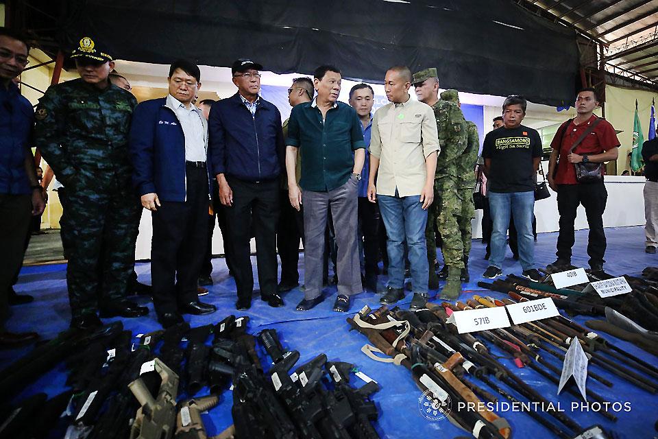 Duterte at Balik-Baril Program in Maguindanao | Photos | GMA News Online