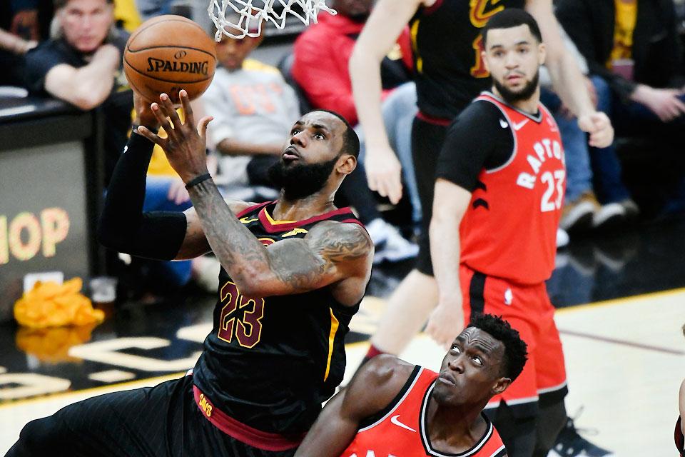 LeBron Dazzles As Cavaliers Seal Raptors Sweep | GMA News Online