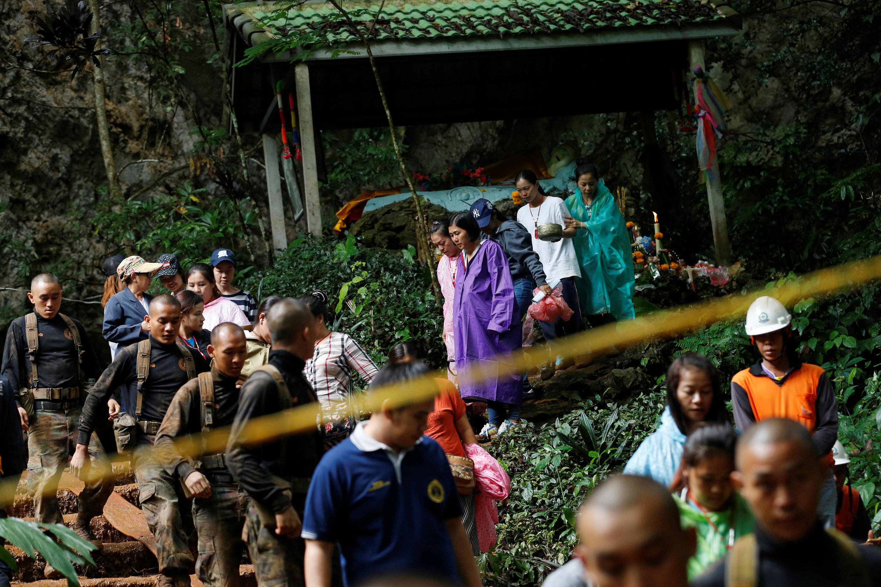 Thai rescue teams find 13 missing in cave with ‘signs of life’ | GMA ...