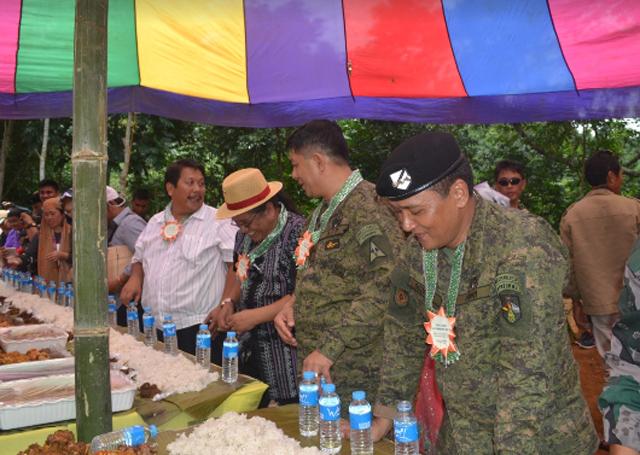 Soldiers MILF Fighters Gather To Celebrate Edl Adha In Lanao Norte