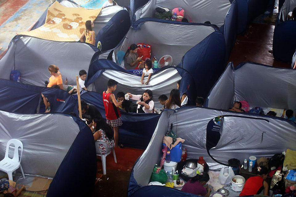 Marikina flood evacuees find shelter in modular tents | Photos | GMA ...