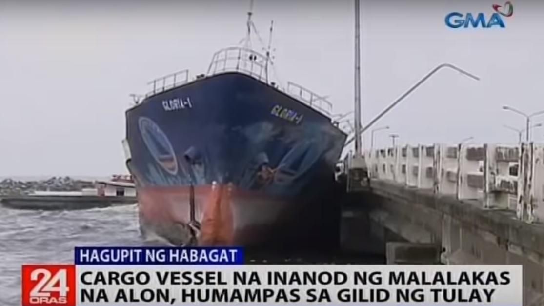 Cargo ship hits bridge in Navotas amid bad weather | GMA News Online