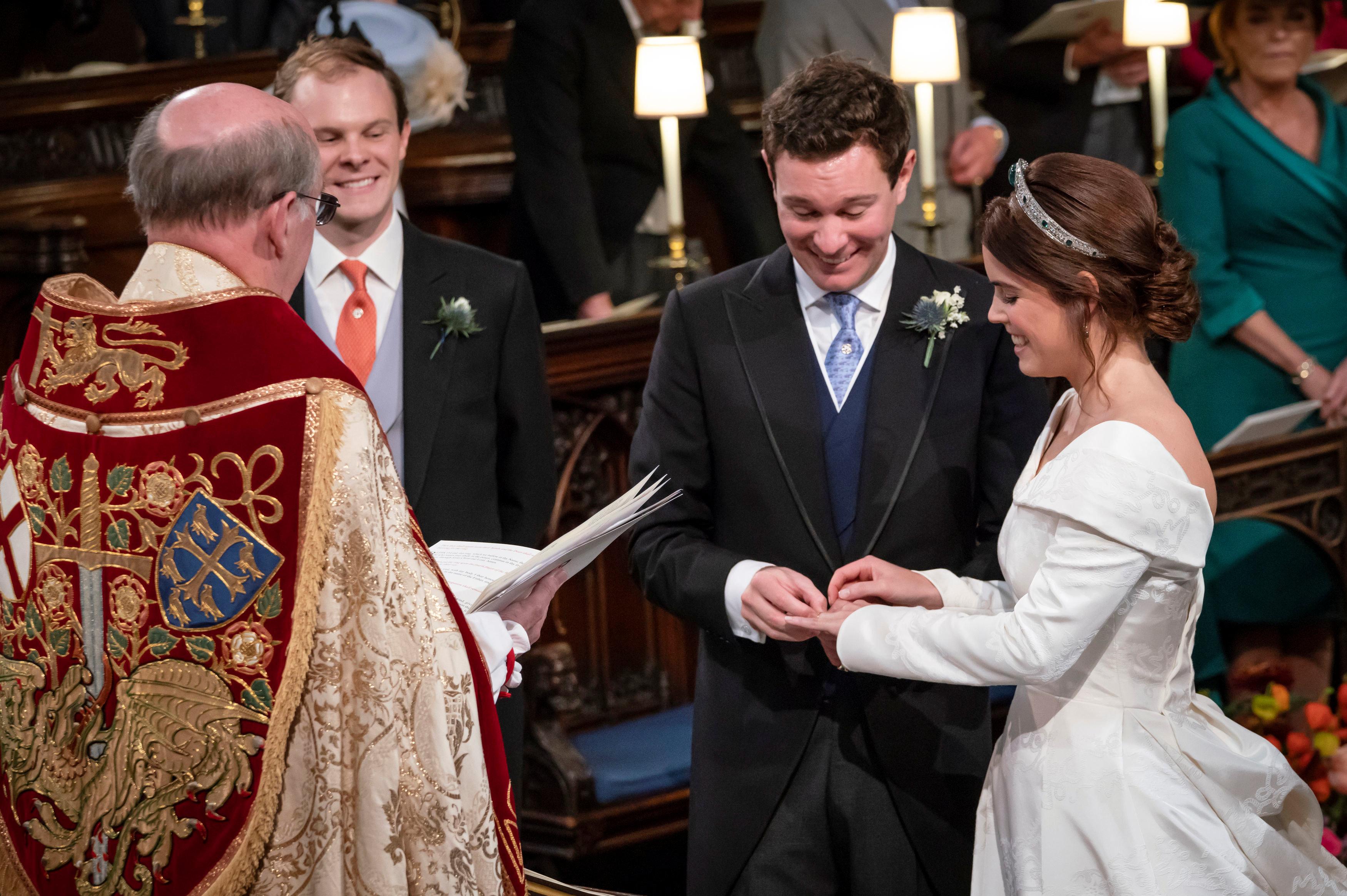 Queen Elizabeth's granddaughter marries in Gatsbyesque ...