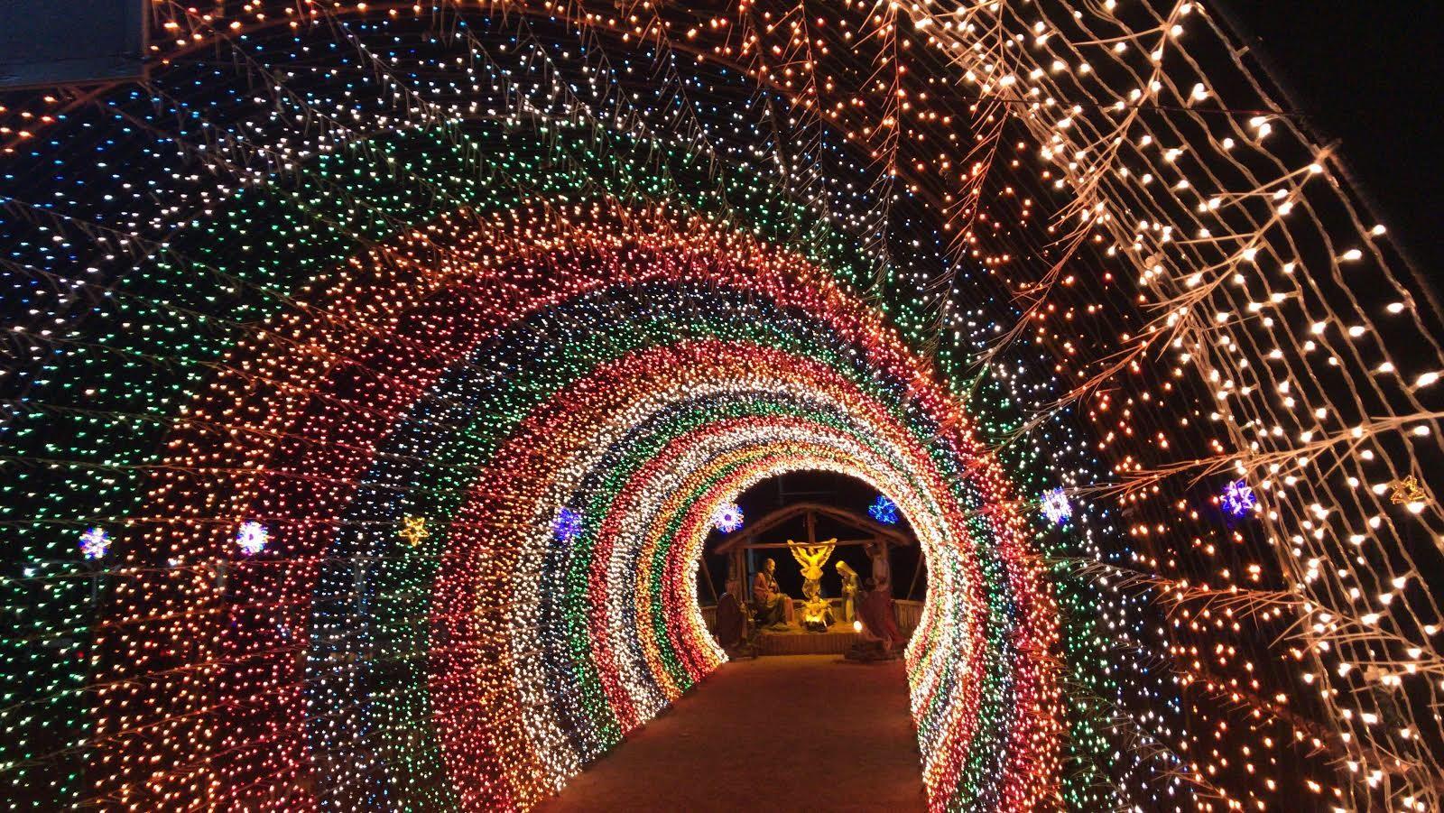 Patok sa mga turista ang Tunnel of Lights to Nativity sa Candelaria, Quezon