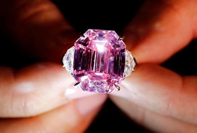 Pink diamond sold for $50 million | Photos | GMA News Online