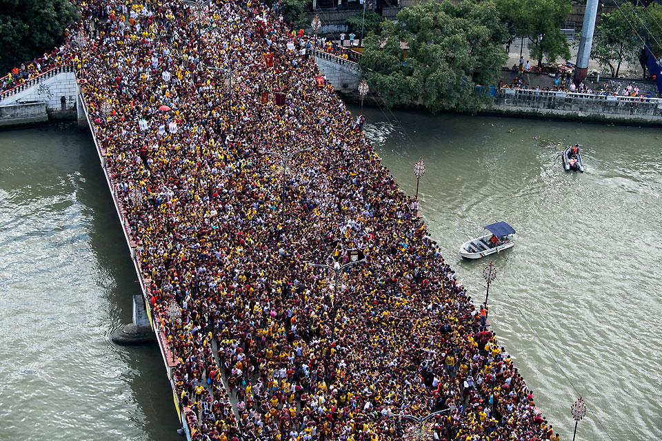 Nazarene devotees leave trail of trash along Traslacion route | GMA ...