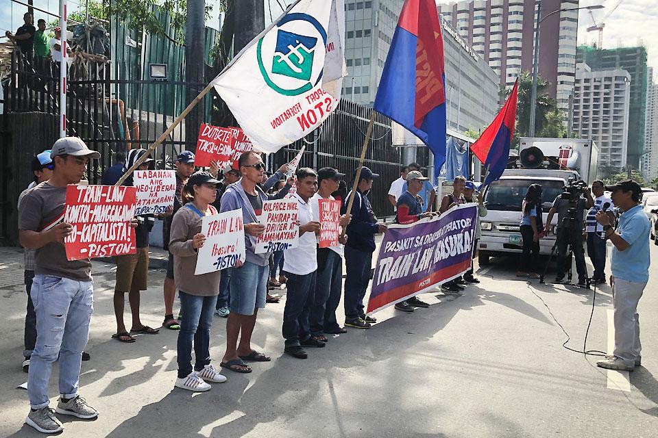 Piston holds protest at DOF office vs. fuel price hike GMA News Online