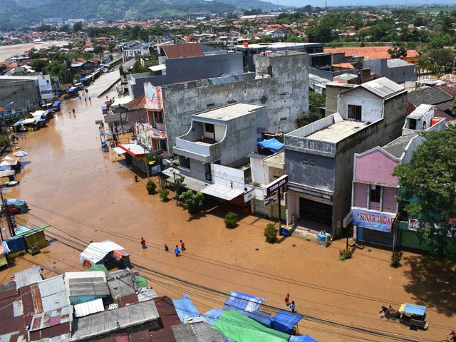 Flash floods kill at least 50 in Indonesia's Papua | GMA News Online