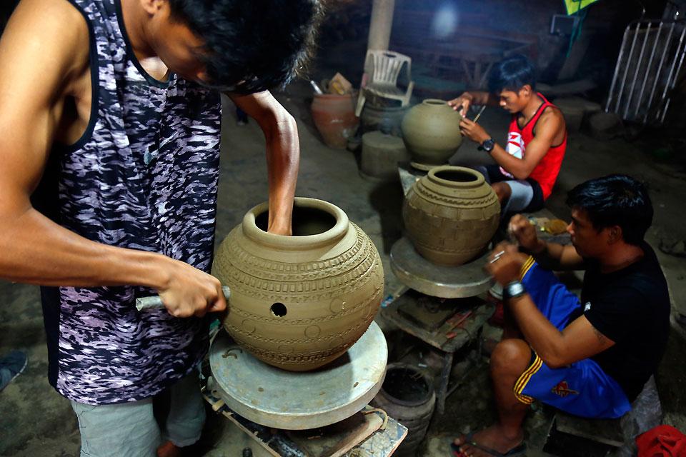 Vigan pottery factory thriving since 1923 | Photos | GMA News Online