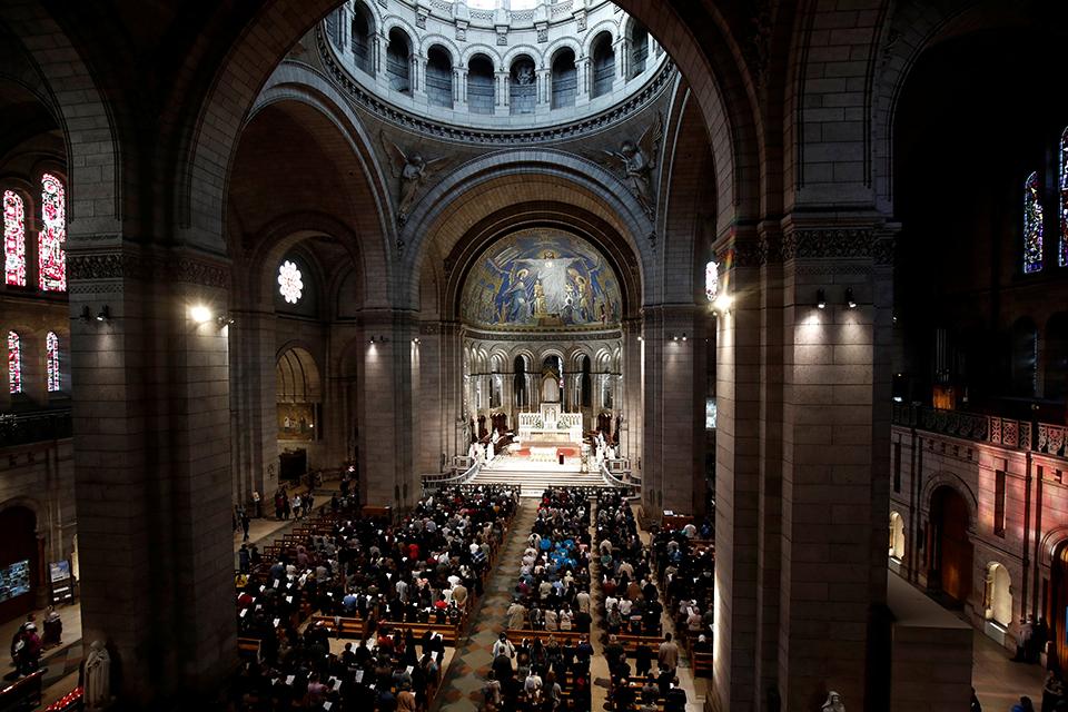 Mass Celebrating Christ s Last Supper Held In Sacre Coeur Basilica mass-celebrating-christ-s-last-supper-held-in-sacre-coeur-basilica