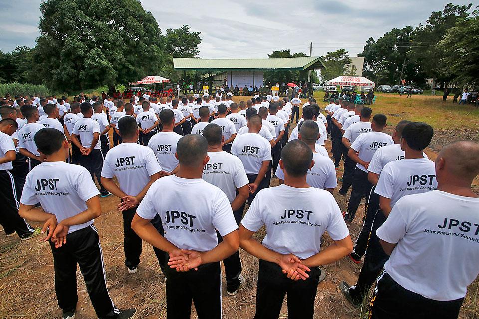 MILF defers decommissioning last 14,000 combatants; PH gov't 'dismayed'